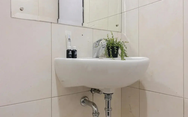 Cozy And Homey 2Br At Nifarro Park Apartment