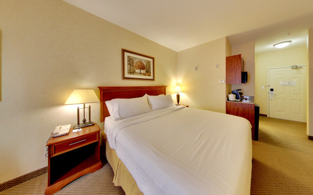 Holiday Inn Express & Suites Edmonton International Airport by IHG