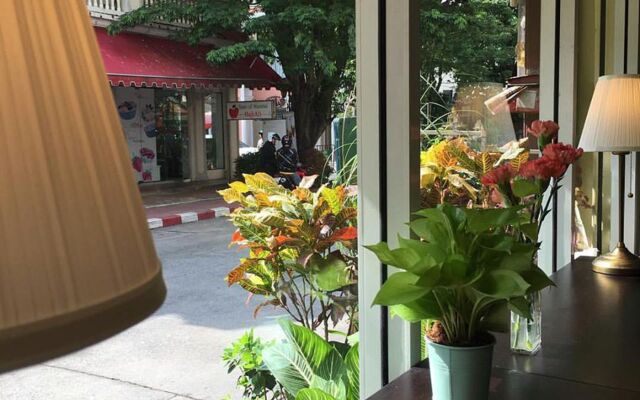 Folk Poshtel Bangkok – Hostel Бангкок вид на фасад