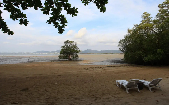 Baan Panwa Resort