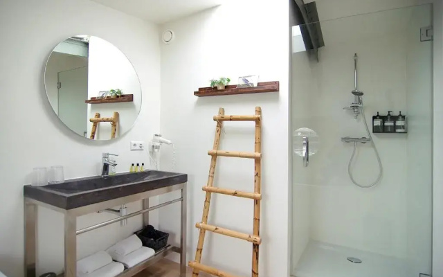 Eco HouseBoat