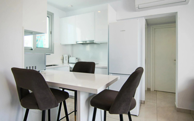 Phaedrus Living - Seaside Executive Flat Harbour 208