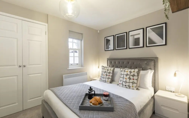 Elliot Oliver - 2 Bedroom Garden Apartment
