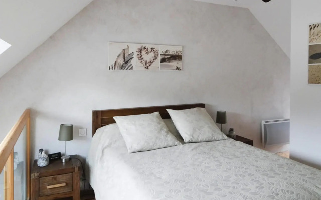 Cottage in Saint-gildas Near Gulf of Morbihan