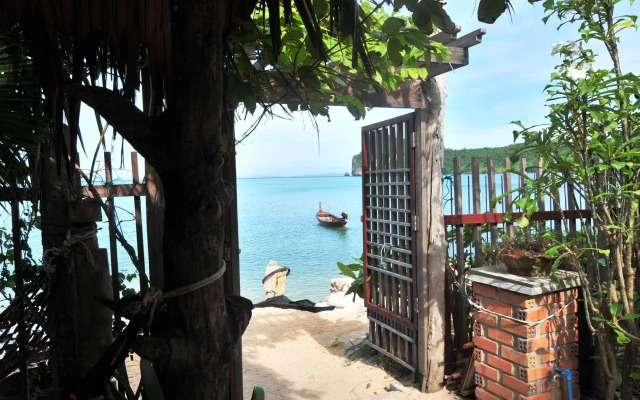 Dee Dee Sea Front
