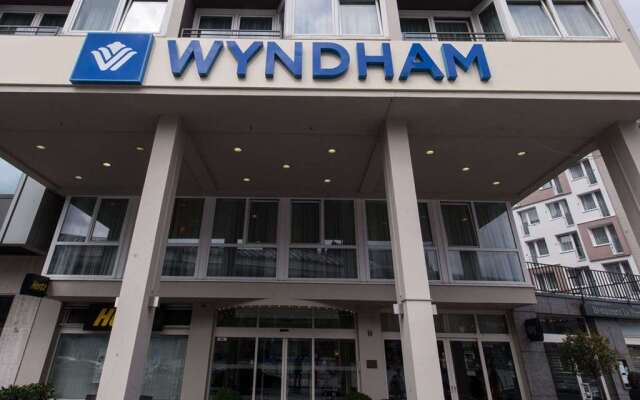 Отель Wyndham Köln Германия, Кёльн - 3 отзыва об отеле, цены и фото номеров - забронировать отель Wyndham Köln онлайн вид на фасад