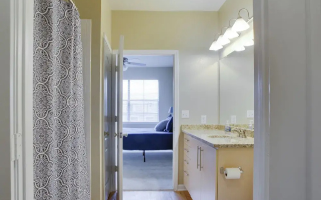Southend 2 BR Apt near Stadium by Frontdesk