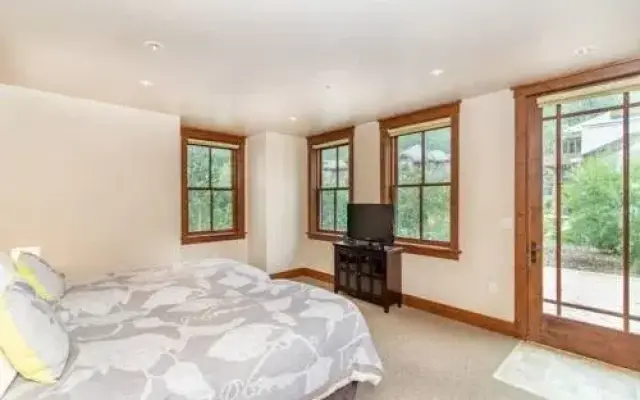 Ballard 202 North 2 Bedrooms 2 Bathrooms Condo
