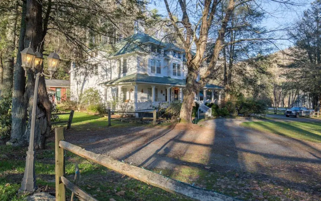 Taylor House Inn In Banner Elk United States Of America From 114