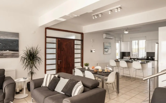 Faros Seaside Villa Larnaca