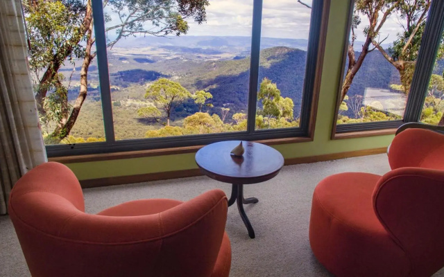Moonya Lodge