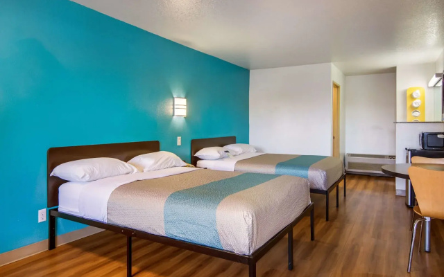 Motel 6 Portland, OR Mall 205