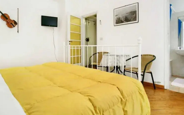 Vivaldi Balcony