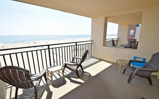 Polynesian 502 1 Bedroom Condo by RedAwning