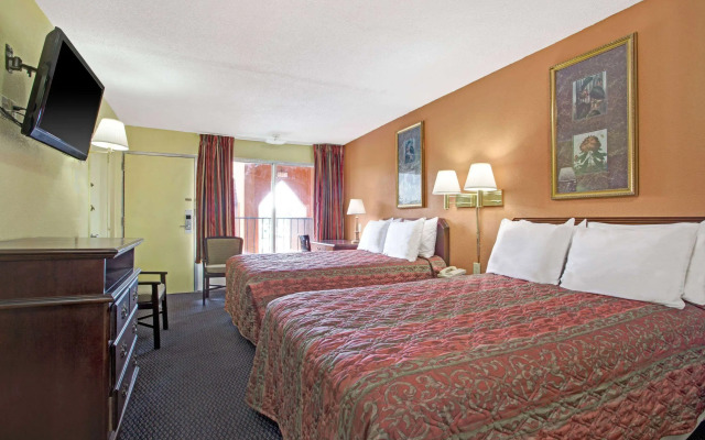 Days Inn by Wyndham Benson