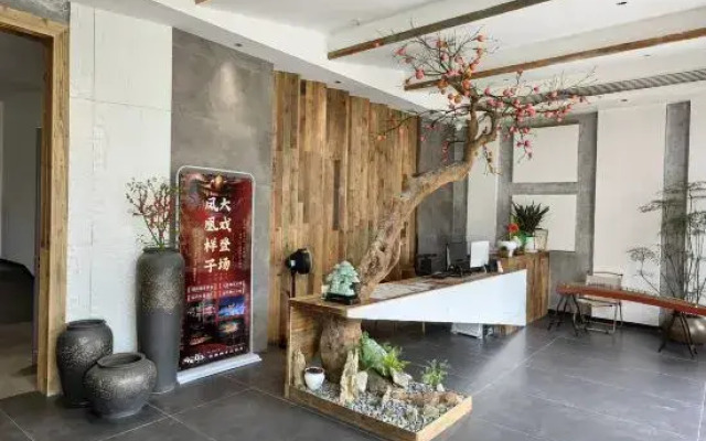 Yuechuang Banshandu Homestay (Hongqiao Tuojiang Store, Fenghuang Ancient Town)
