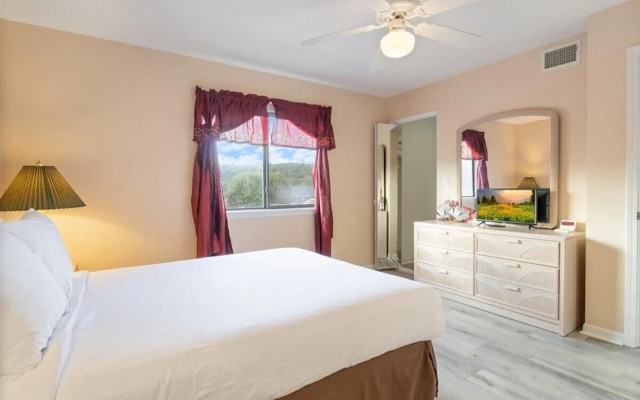 Lakefront Condo Near the State Park
