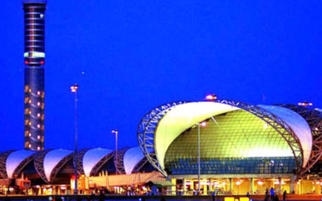 Отель Airy Suvarnabhumi Hotel Таиланд, Бангкок - 4 отзыва об отеле, цены и фото номеров - забронировать отель Airy Suvarnabhumi Hotel онлайн вид на фасад
