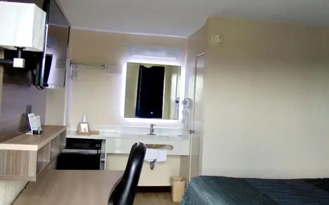 Somatel Nashville Airport Hotel
