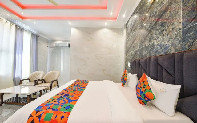 Fabhotel Paradise