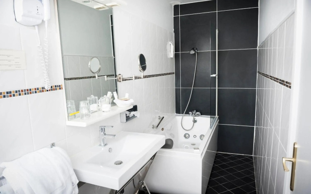 The Originals Boutique, Hôtel Auberge du Forgeron, Lille Sud