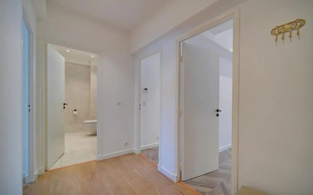 MAGNIFIQUE 3 PIECES RENOVE CANNES CENTRE 'Banane' AVEC VERANDA ! A2B88