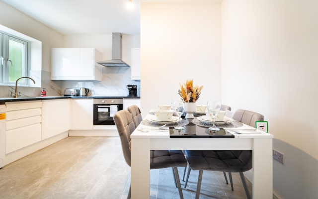 LUX 2bdr Flat Near LTN Airport City Centre
