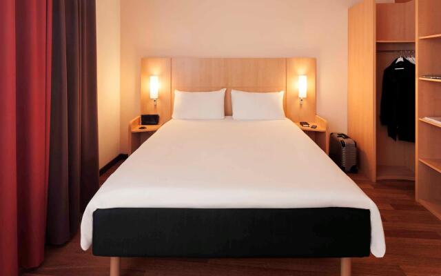 Отель ibis Nuernberg Altstadt Германия, Нюрнберг - 1 отзыв об отеле, цены и фото номеров - забронировать отель ibis Nuernberg Altstadt онлайн комната для гостей
