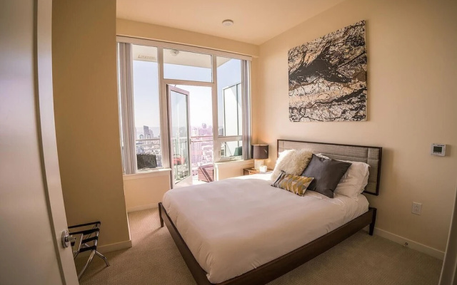 Ocean View IV by AvantStay | High-Rise in DT w/ City & Ocean Views!