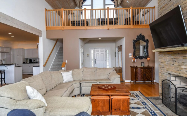 Lake Escape 5 Bedroom House