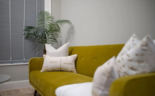 Trendy Flat by Hyde Park PS1