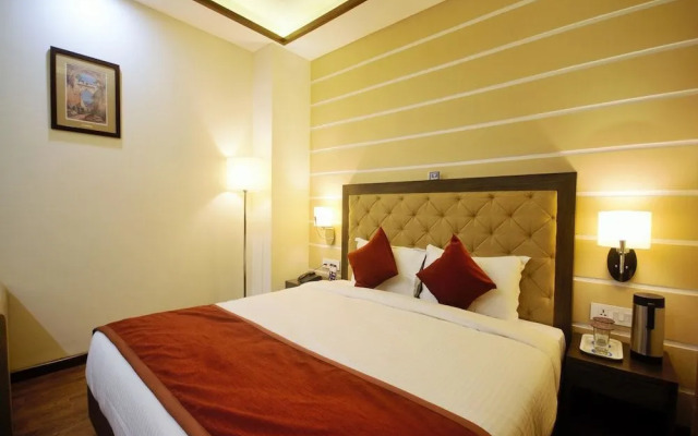 OYO 3763 Naeeka Hotel