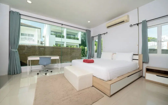 Elegant 3BR Pool Villa Sara near NaiHarn