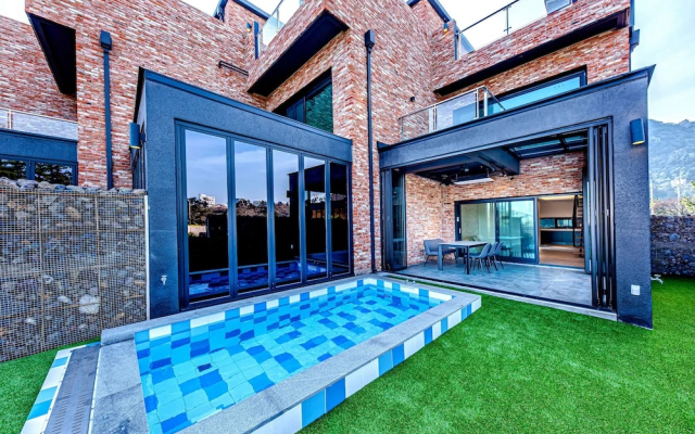 Diver House