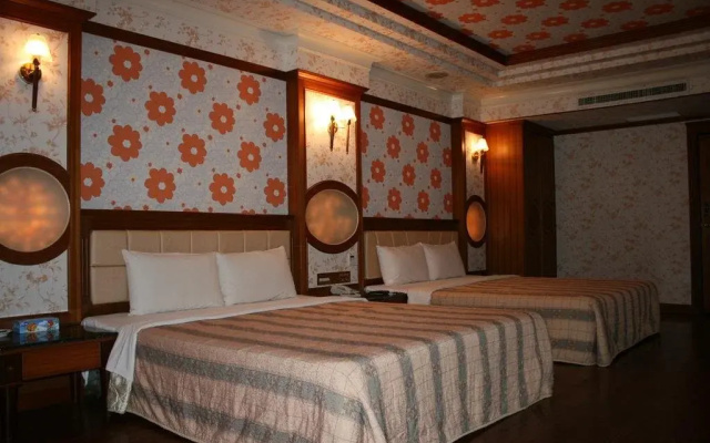 Loveshu Business Motel(長榮興商務汽車旅館（新化館）)