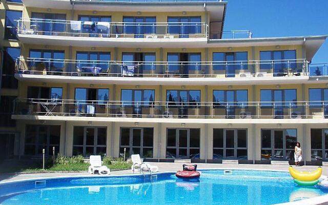 Отель Black Sea View Apartments Болгария, Равда - отзывы, цены и фото номеров - забронировать отель Black Sea View Apartments онлайн вид на фасад