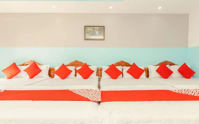 Hoang Truong Hotel by OYO Rooms