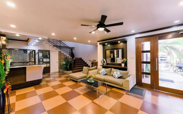 Madonna Hometel and Suites