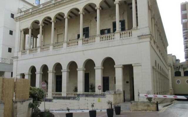 Отель AX ¦ Palazzo Capua вид на фасад