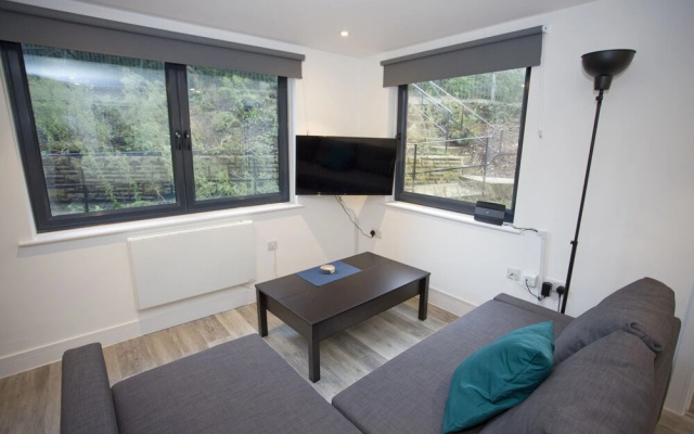 14 Compass Point