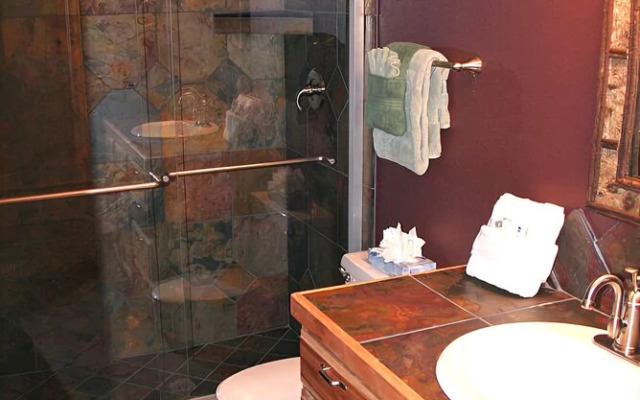 Fawn Valley Inn: 280