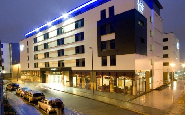 Отель Jurys Inn Brighton Великобритания, Брайтон - 1 отзыв об отеле, цены и фото номеров - забронировать отель Jurys Inn Brighton онлайн вид на фасад