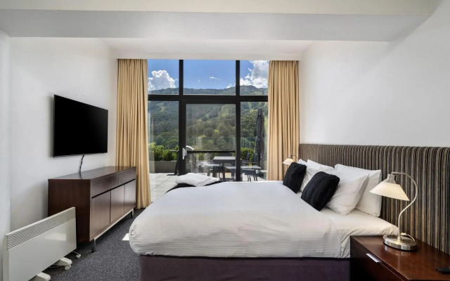 Lantern 3 Bedroom Terrace with majestic mountain view