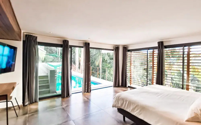 Modern 7 Bedrooms Villa on Private Beach Access