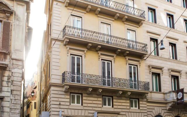 Отель Via Del Corso Home Рим вид на фасад
