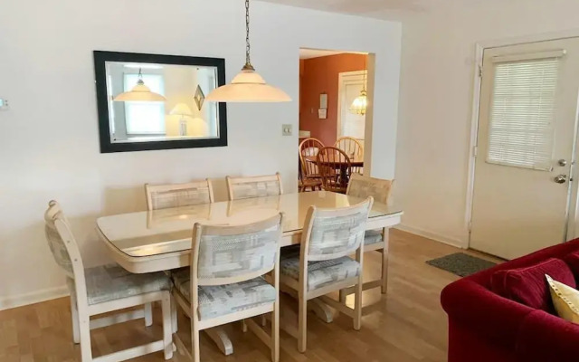 King Charles Avenue 404 #6