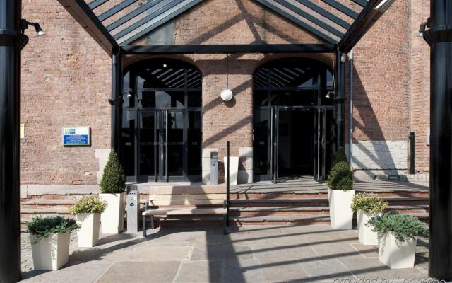 Отель Holiday Inn Express Liverpool-Albert Dock Великобритания, Ливерпуль - отзывы, цены и фото номеров - забронировать отель Holiday Inn Express Liverpool-Albert Dock онлайн вид на фасад