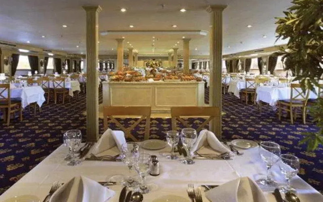 Travcotels Cruise Luxor Hotel