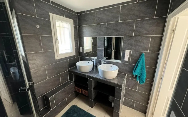 Beautiful Villa Near Village des Vans
