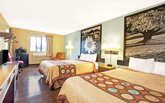 Super 8 by Wyndham Baltimore/Essex Area